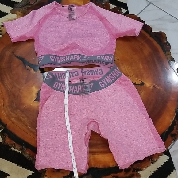 Gymshark zet use 1 time like new  both  cut.. - Picture 1 of 4